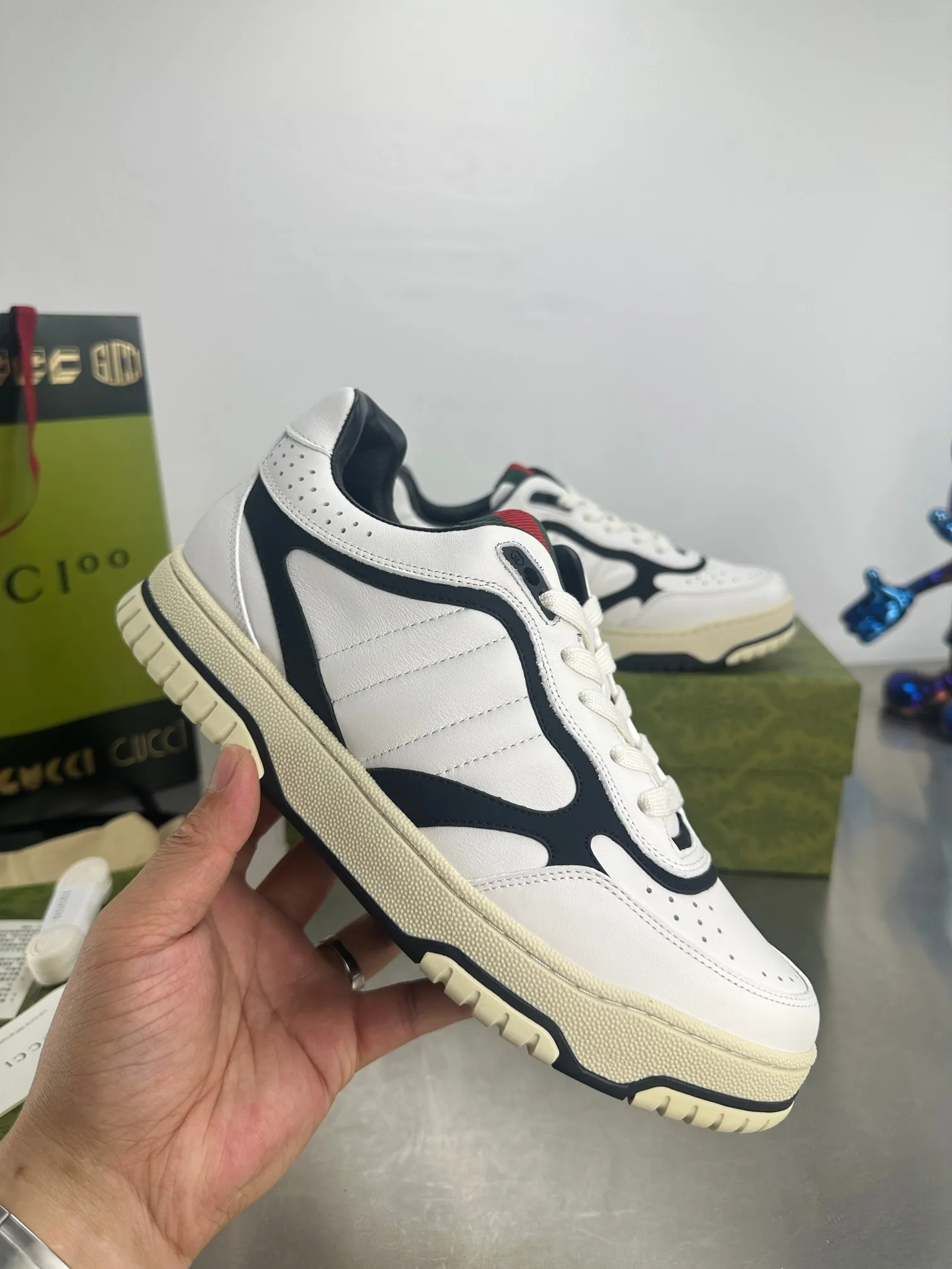 👟👟Ex-factory price 600👟👟 Gucci's latest hot-selling series of high and low-cut distressed couple's sneakers are shipped. The original version is purchased, developed and manufactured. This high-low top sneaker adopts a basketball-style silhouette design, cleverly integrated with hollow panels and distressed effects, showing its unique ingenuity. The ingenuity incorporates brand logo details such as interlocking Double G styling accessories and Gucci lettering, a low-key tribute to the brand's design heritage. Exquisite packaging at the delivery counter 🛍📦 ▪️ Fabric: Original customized imported first-layer cowhide ▪️ Inner lining: Imported first-layer cowhide ▪️ Sole: Original molded TPU sole ▪️ Sole thickness: 3cm ▪️ Size: 35-46 (Male 38 46 customized)